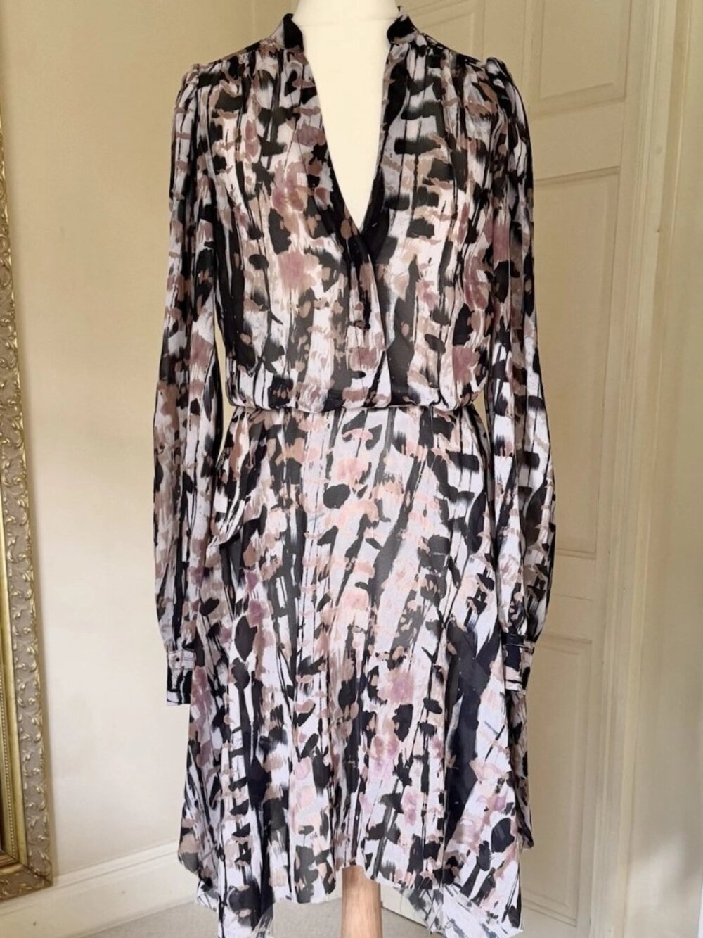 Ladies' dress by Reiss, UK size 4, European size 2.